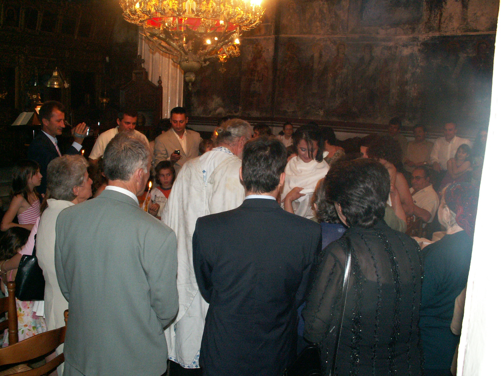 Dopet i kyrkan högt upp i bergen