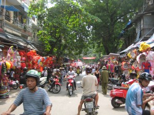 Marknadsgatan i Hanoi