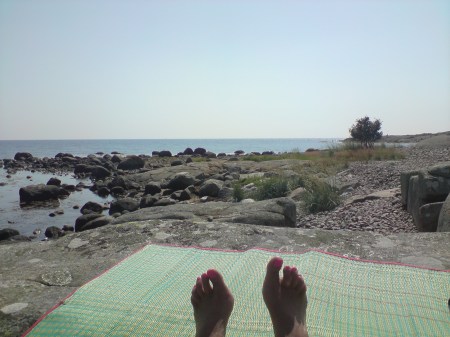 Lata dagar i solen vid havet