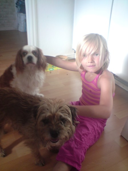 Nell, Asta och James Bond