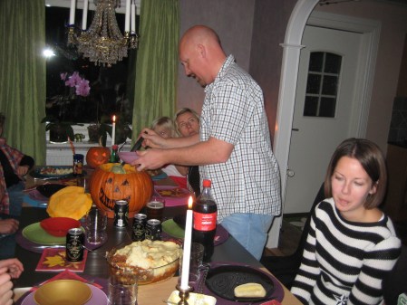 IMG_8029 Herrn i huset serverar soppa